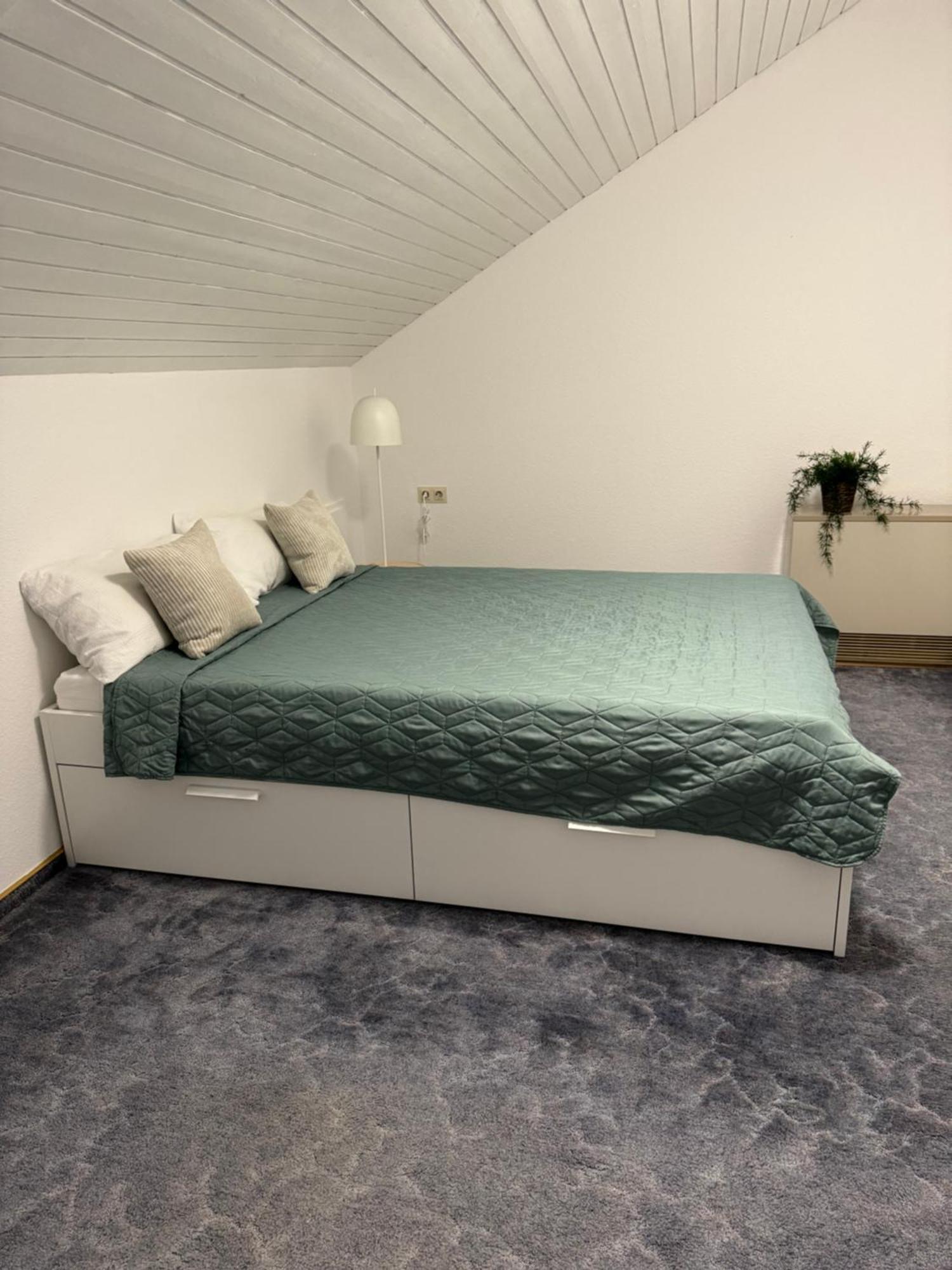 Isaak Sonnenklang Apartment